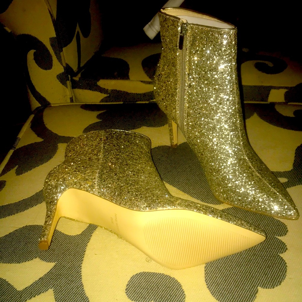 Nine West gold sparkly booties! Never worn!